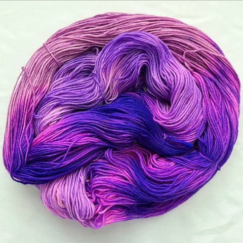 Hand dyed yarn, sock yarn, fingering weight — Ewetopia